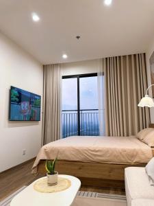 Postel nebo postele na pokoji v ubytování Zurich Homestay Vinhome Ocean Park