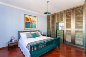 Voodi või voodid majutusasutuse Villa Ray - Front row beachfront with garden toas