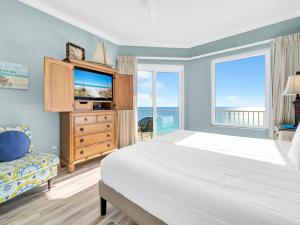 En eller flere senge i et værelse på Grandview East 1503 + 45 billeder