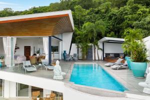 Bazén v ubytování Villa SAYAM, vue mer panoramique & piscine infinity privée à Bophut nebo v jeho okolí