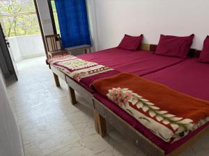 Ένα ή περισσότερα κρεβάτια σε δωμάτιο στο Khati's hotel