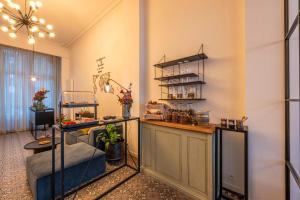 eine Küche mit einer Arbeitsfläche in einem Zimmer in der Unterkunft B&B Achilles in Gent