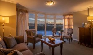 Χώρος καθιστικού στο Bracken Court Hotel