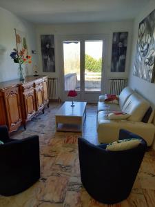 Posezení v ubytování Le Chant des Oiseaux Tronçais Gîte + 1 fotografie