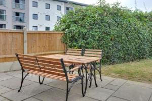 Aed väljaspool majutusasutust Surehaven Stays 4 Bedroom House Braintree