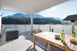 ヴィージングにあるApart Dahoamのパティオ(テーブル、ワイン2本付)