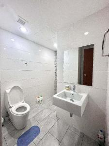 Vannituba majutusasutuses SUNRISE GURNEY FULLSEAVIEW LUXURY 2ROOM SUITE 8PAX