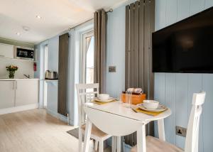 Η κουζίνα ή μικρή κουζίνα στο South View Retreat +67 φωτογραφίες