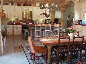 Kuchyň nebo kuchyňský kout v ubytování Hartland Country House Oudtshoorn