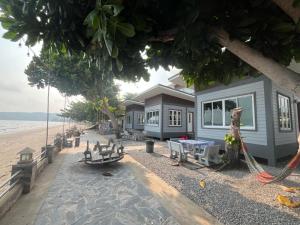 Afbeelding uit fotogalerij van The Iris Resort in Chao Lao Beach