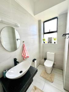 Ένα μπάνιο στο Luxury Haven in Kitisuru - Peaceful and serene +2 φωτογραφίες