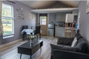 Kuchyň nebo kuchyňský kout v ubytování Alvin with all serenity and bliss and yet close dearly