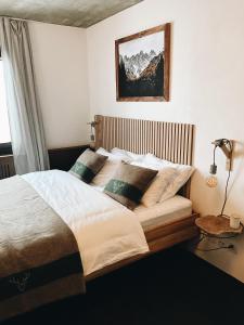 Ένα ή περισσότερα κρεβάτια σε δωμάτιο στο Cosy Alpine Chic Studio