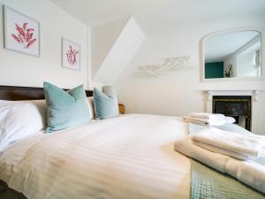 En eller flere senge i et værelse på Church Hill House