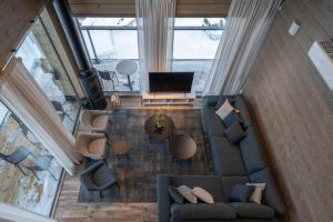 an overhead view of a living room with a couch and a television at Ski-Inn Kultakero Penthouse in Pelkosenniemi