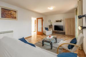 a living room with a couch and a table at Casa Jurican in Višnjan