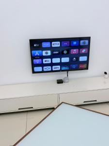 TV a/nebo společenská místnost v ubytování GuestHouse 16