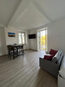 TV a/nebo společenská místnost v ubytování Appartamenti reali - I giardini reali