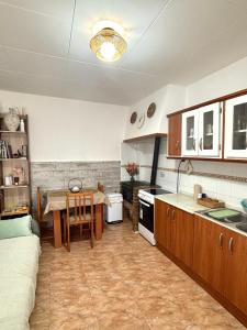 Kuchyň nebo kuchyňský kout v ubytování Casa rústica y luminosa + 10 fotografií