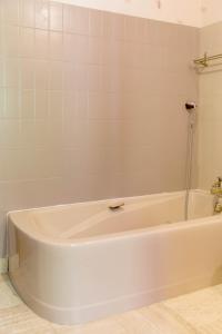 Koupelna v ubytování La Maison de l'Orbière - Suite + 13 fotografií