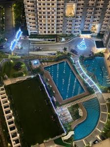 Πισίνα στο ή κοντά στο La Mari Staycation 2bedroom at Prisma Residences