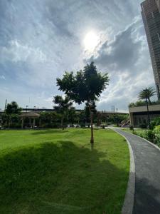 Κήπος έξω από το La Mari Staycation 2bedroom at Prisma Residences