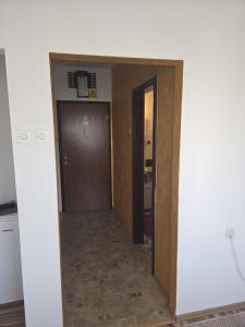 a hallway leading to a room with a door at Studio apartman BF in Slavonski Brod