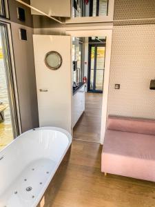 Phòng tắm tại Houseboat - Dom na wodzie
