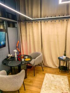 Khu vực ghế ngồi tại Houseboat - Dom na wodzie