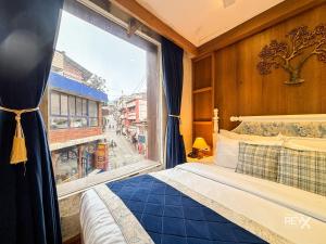 Postel nebo postele na pokoji v ubytování Park Woods At Mall Road + 43 fotografií