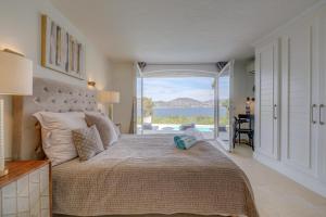 En eller flere senge i et værelse på Villa Marguerite + 56 billeder