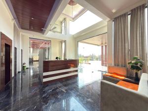 Un lugar para sentarse en Daksh The Valley Resort - Saputara