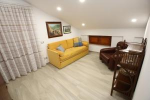 Χώρος καθιστικού στο Exclusive Villa with Pool Near Monreale