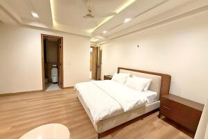 Voodi või voodid majutusasutuse Luxury One Bed Apartment in Monal Murree toas +12 fotot