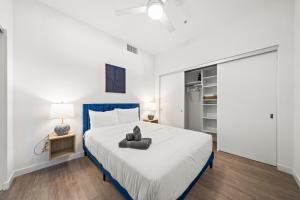 a bedroom with a large bed and a closet at Stylish Condo Mins to Shoreline in Long Beach +29 photos