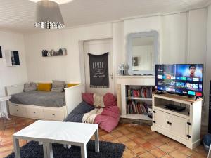 Et tv og/eller underholdning på ღ La Villa Couardaise - Spacieuse Avec Jardin