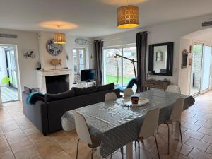 Et opholdsområde på ღ La Villa Couardaise - Spacieuse Avec Jardin