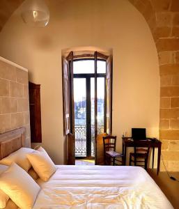 Ένα ή περισσότερα κρεβάτια σε δωμάτιο στο CasaFrancisa Dimora storica 1830