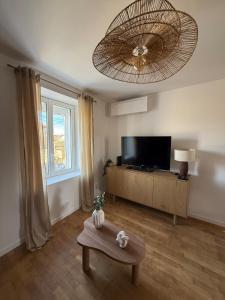 Μια τηλεόραση ή/και κέντρο ψυχαγωγίας στο Little Ohana