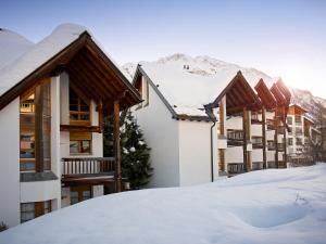 a row of apartment buildings in the snow at Schweizerhof Ferienwohnungen Lenzerheide Haus 6 in Lenzerheide
