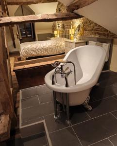 Koupelna v ubytování Le cottage de Maddie - charme, calme et authenticité + 49 fotografií