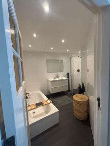 Et badeværelse på Vissershuisje Achterom 4