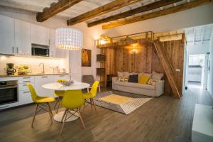 a kitchen and living room with a table and chairs at Islet House in São Roque