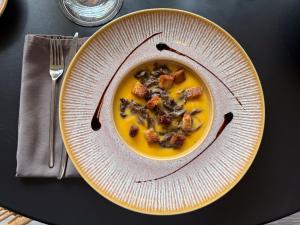 Φαγητό σε αυτό το ξενοδοχείο ή κάπου εκεί κοντά