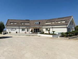 Το κτήριο όπου στεγάζεται  το ξενοδοχείο