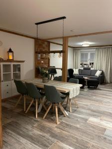 Posezení v ubytování Ferienwohung Zirbe