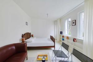 a living room with a bed and a couch at Cozy Studio 2P – Montmartre in Paris