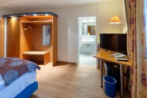 TV a/nebo společenská místnost v ubytování Hotel Karl