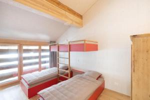 Ένα ή περισσότερα κρεβάτια σε δωμάτιο στο Bellezza Bio Bergün