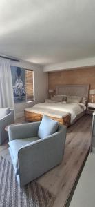 Postel nebo postele na pokoji v ubytování The Gallery on Gray